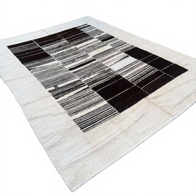 Contemporary Hemp Rug | Reclaimed Fibers Rug With Abstract Design | 9x12 For Sale - Image 4 of 5