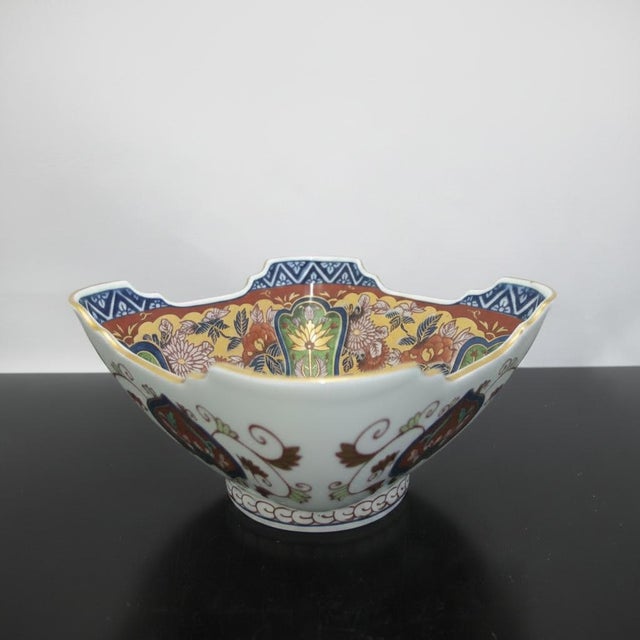 Early 20th Century Japanese Imari Arita Yaki Kisen Kiln Vivid Gokunishiki Porcelain Square Bowl For Sale - Image 5 of 11