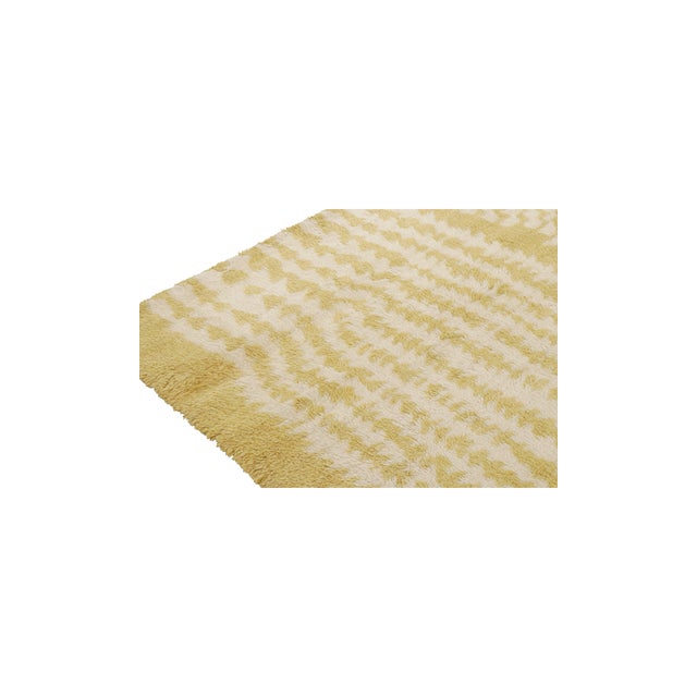 Rug & Kilim’s Moroccan Style Rug in Gold & White Geometric Pattern, High Pile For Sale In New York - Image 6 of 7