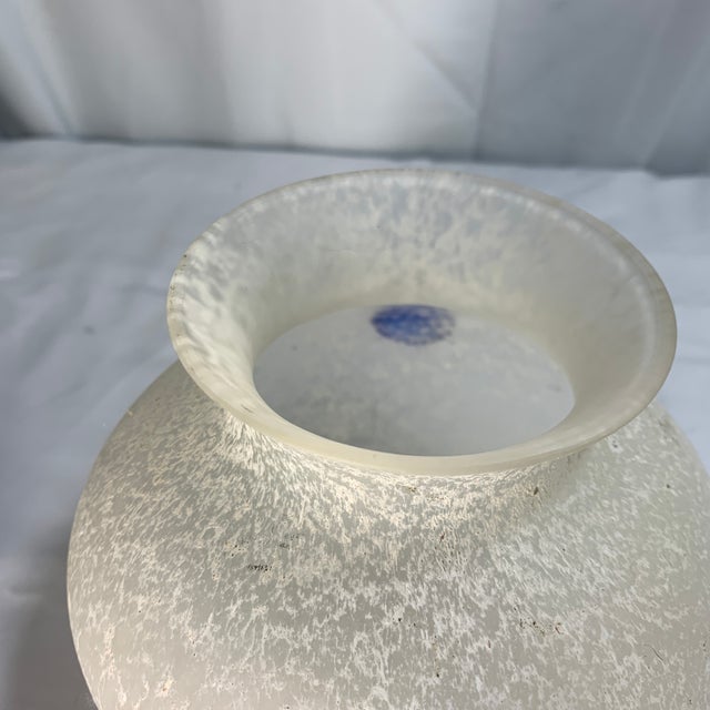 Murano Blue and White Vintage Murano Italian Art Glass Vase Featuring a Frosted and Textured Scavo Body For Sale - Image 4 of 5