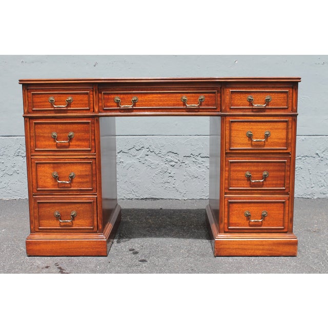 Traditional style c1940's 9 drawer writing desk. Lots of storage room. Mahogany.
