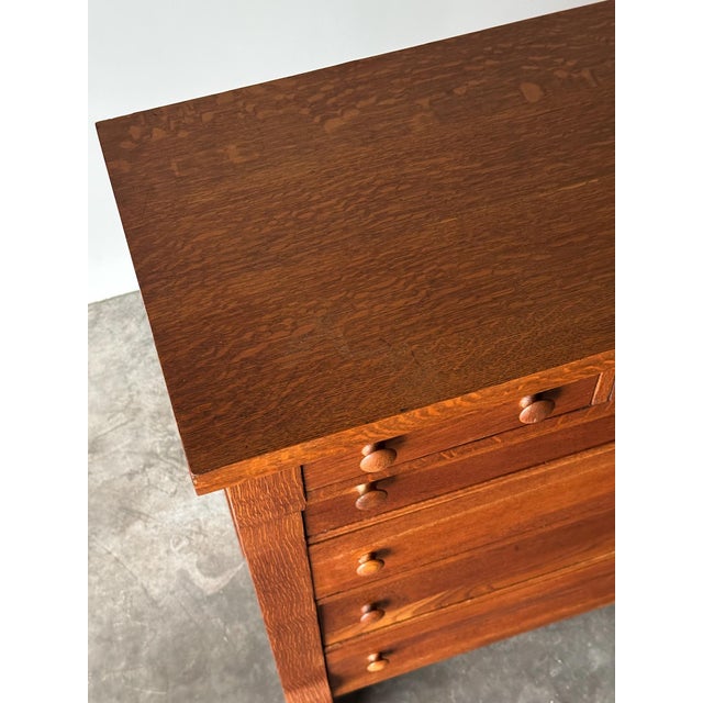 Early 20th Century Turn-of-the-Century Quartersawn Oak Chest of Drawers For Sale - Image 11 of 18
