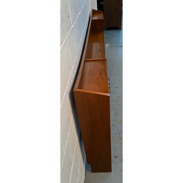 Wood Mid 20th Century Attributed Young Manufacturing Mid-Century Walnut King Headboard For Sale - Image 7 of 14