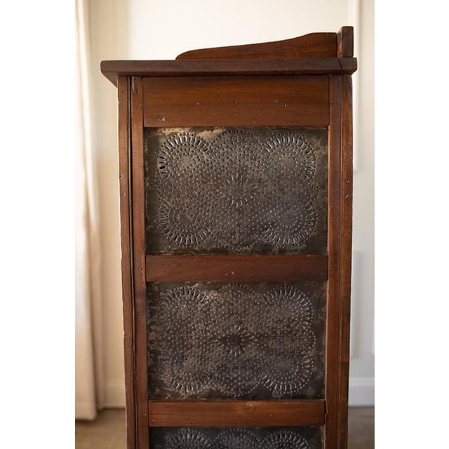 18th Century American Pie Safe With Pierced Tin Panels For Sale In Minneapolis - Image 6 of 12
