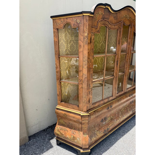 Chinoiserie 1970s Hand Painted Gold Leaf Chinoiserie Vitrine Burl Wood Display Cabinet For Sale - Image 3 of 16