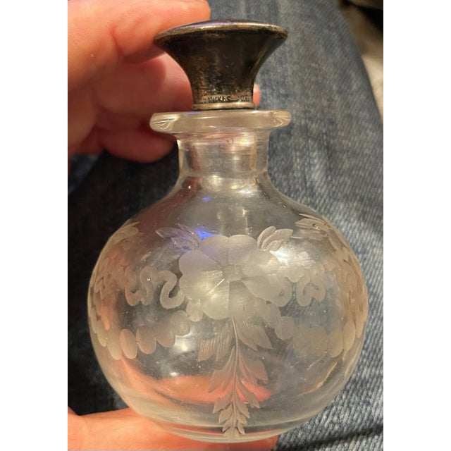 American Early 20th Century Hawkes Cut Glass Etched Crystal Sterling Silver Stopper Vanity Perfume Bottle For Sale - Image 3 of 9