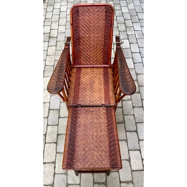 Antique adjustable rattan and wicker chaise longue, dating from the early 20th century. the piece features a finely woven...