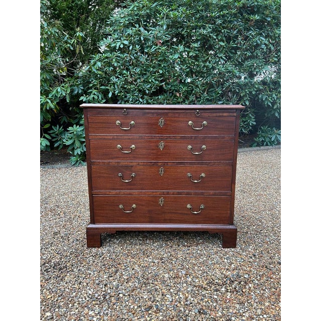 George III Mahogany Chest of Drawers, 1780 For Sale - Image 4 of 13
