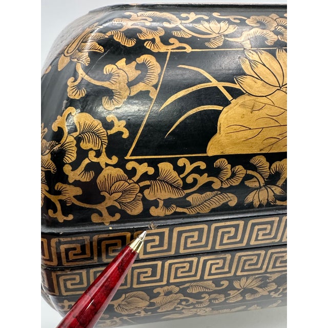 Early 20th Century Chinese Export Double Phoenix Lacquer Box For Sale - Image 11 of 12