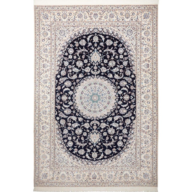 Middle Eastern Floral Pattern Hand-Knotted Rug For Sale - Image 11 of 11