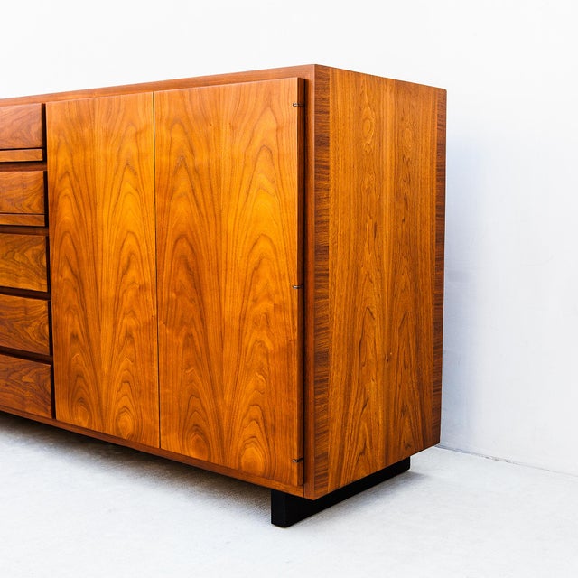 Restored 1950s T. H. Robsjohn-Gibbings for Widdicomb Walnut Credenza For Sale - Image 10 of 15