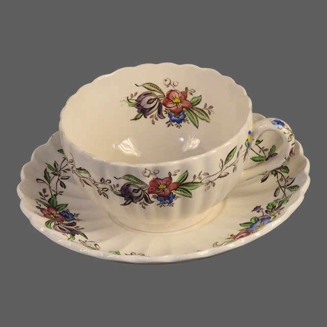 Spode Vintage Spode Copeland England Felicity Floral Pattern 4 Tea Cups & Saucers - 8 pcs For Sale - Image 4 of 7
