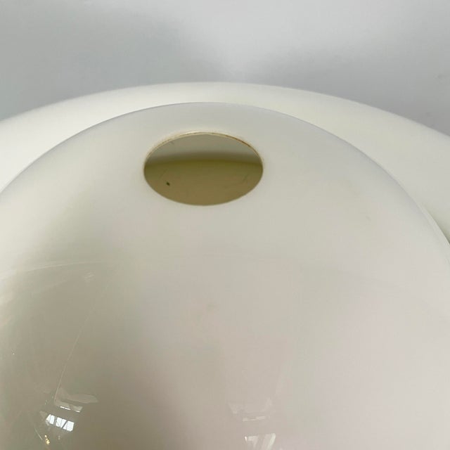 Silver Italian Space Age White Metal and Acrylic Glass Brumbury Table Lamp attributed to Luigi Massoni for Guzzini, 1970s For Sale - Image 8 of 17