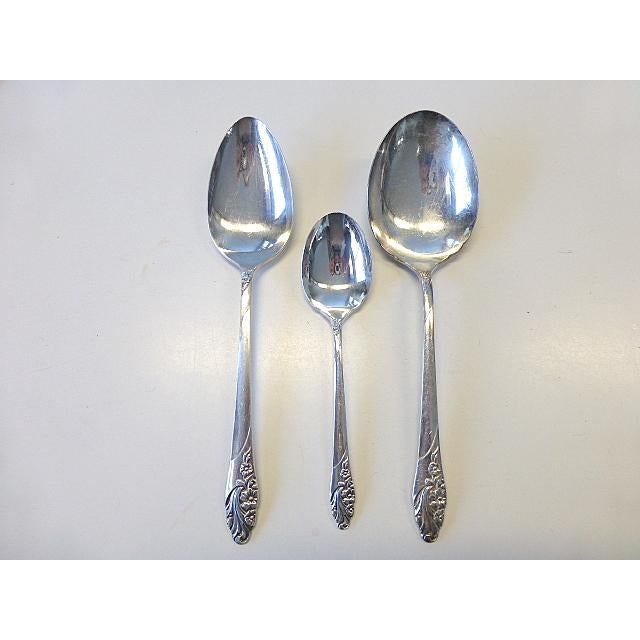Mid 20th Century 1950 Mid Century Modern 33 Piece Oneida Community Evening Star Silverplate Flatware Set 4+ For Sale - Image 5 of 5