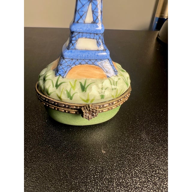 Metal A Set of Two Anthropologie Ceramic Hand Painted Eiffel Tower Trinket Boxes For Sale - Image 7 of 9