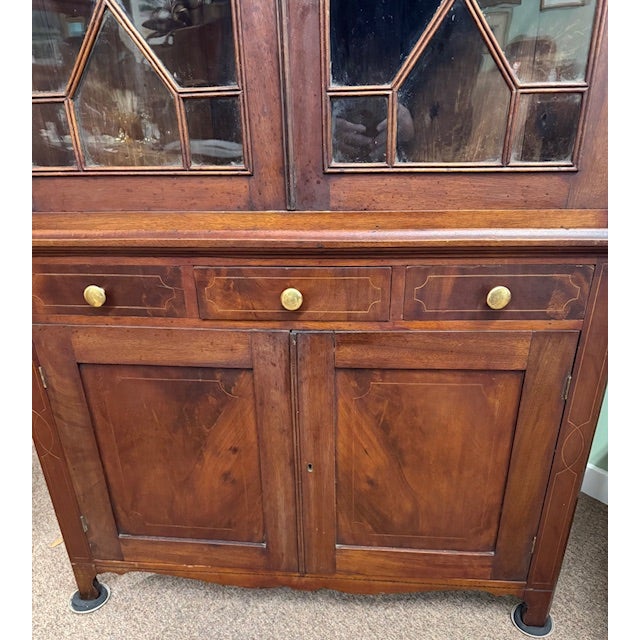 American Early 20th Century Bench Made Inlaid Mahogany Federal Style 2 Piece Corner Cupboard For Sale - Image 3 of 14