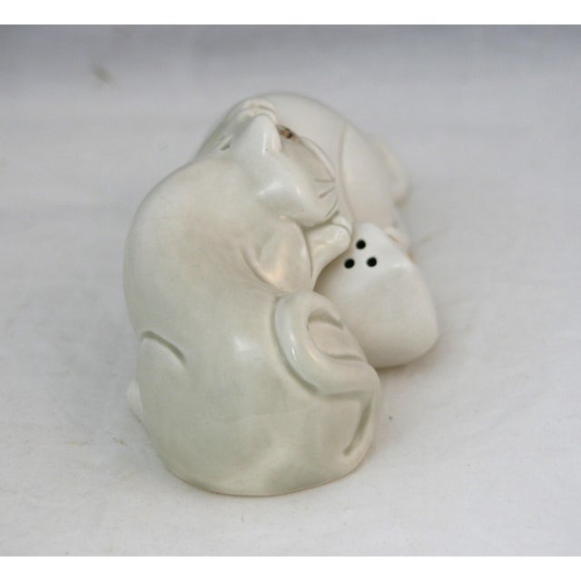 Contemporary 1970s Fitz & Floyd Cat Nap Nesting Ceramic White and Beige Salt & Pepper Shakers For Sale - Image 3 of 10