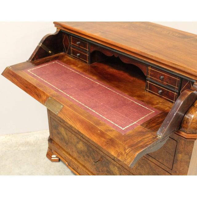 Walnut Drop-Leaf Chest of Drawers, 19th Century For Sale - Image 14 of 18