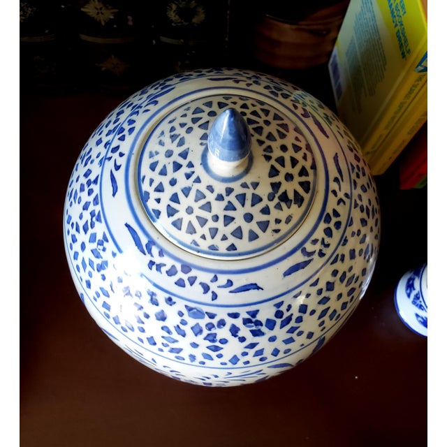 Chinoiserie Vintage Bombay Company Blue White Phoenix Ginger Jar | Lidded Chinoiserie For Sale - Image 3 of 5