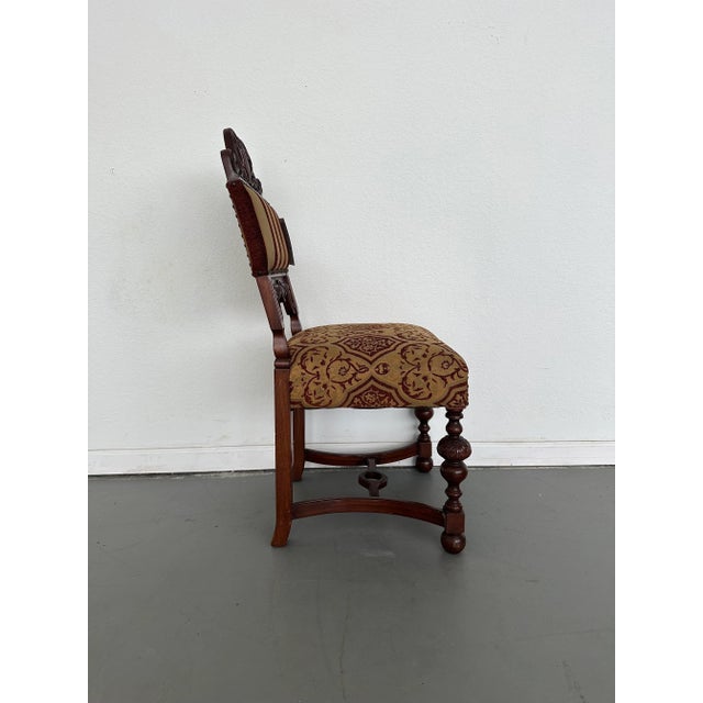 These Italian dining chairs exude a rich, traditional elegance with their ornate, hand-carved wooden frames. The chairs...