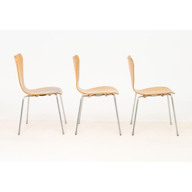 Early 21st Century Arne Jacobsen X Fritz Hansen Series 7 Side Chairs, 3 For Sale - Image 5 of 6