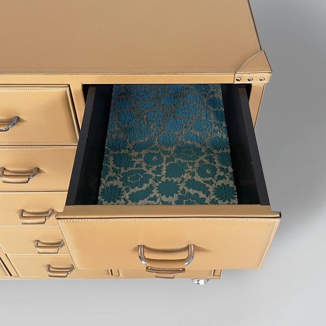 Italian Postmodern Chest of Drawers in Beige Leather, 2000s For Sale - Image 10 of 18