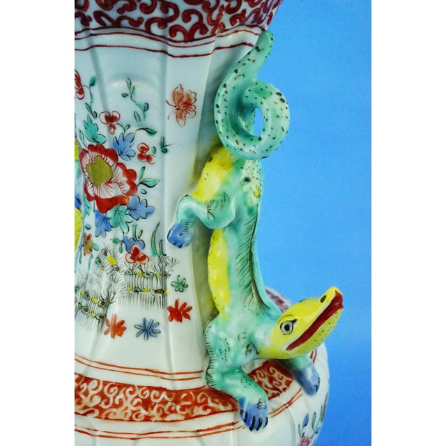 18th Century Soft Porcelain Vase with Kakiemon Decoration from Chantilly, Mennecy Saint-Cloud, France For Sale - Image 17 of 18