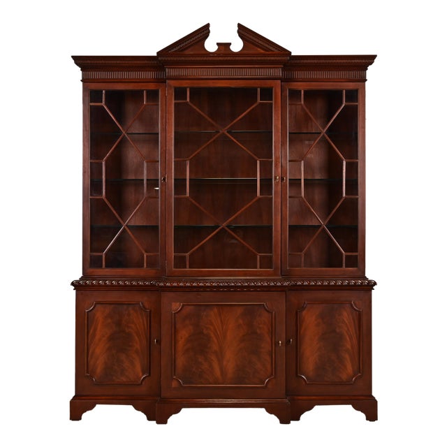 Baker Furniture Historic Charleston Georgian Flame Mahogany Lighted Breakfront Bookcase Cabinet For Sale