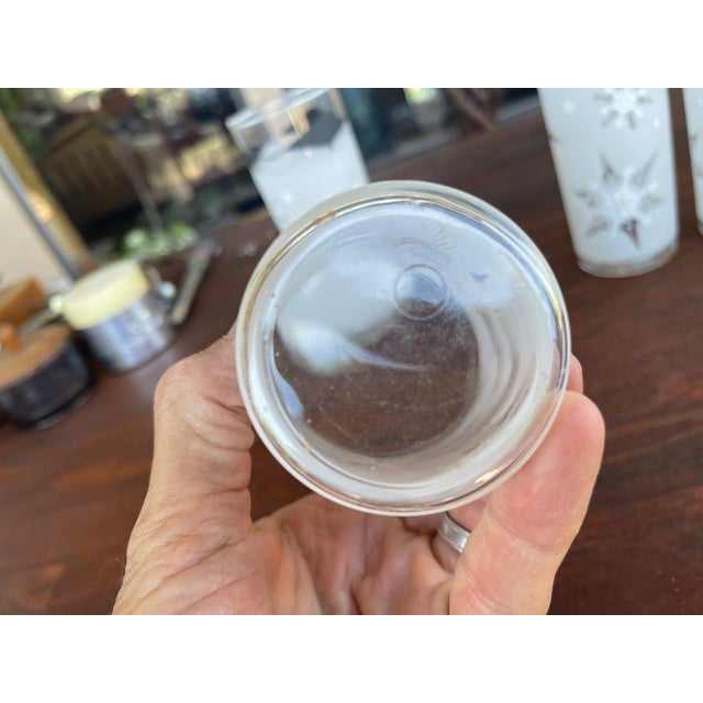 Libbey Glass Co. 1960s Atomic Libbey Tom Collins Snowflake Black/White Diamond Frosted Glasses - Set of 5 For Sale - Image 4 of 4