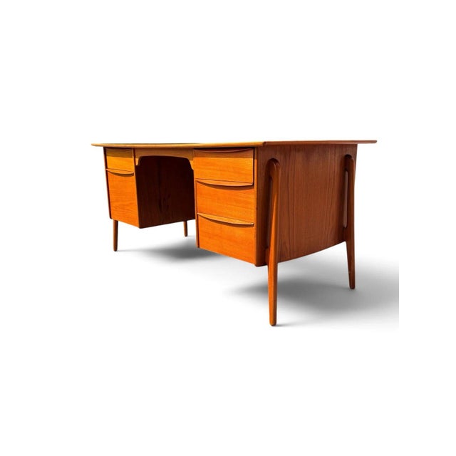 Mid-Century Modern Svend Aage Madsen Executive Teak Desk | Sigurd Hansens Møbelfabrik | Made in Denmark | C. 1960s For Sale - Image 3 of 15