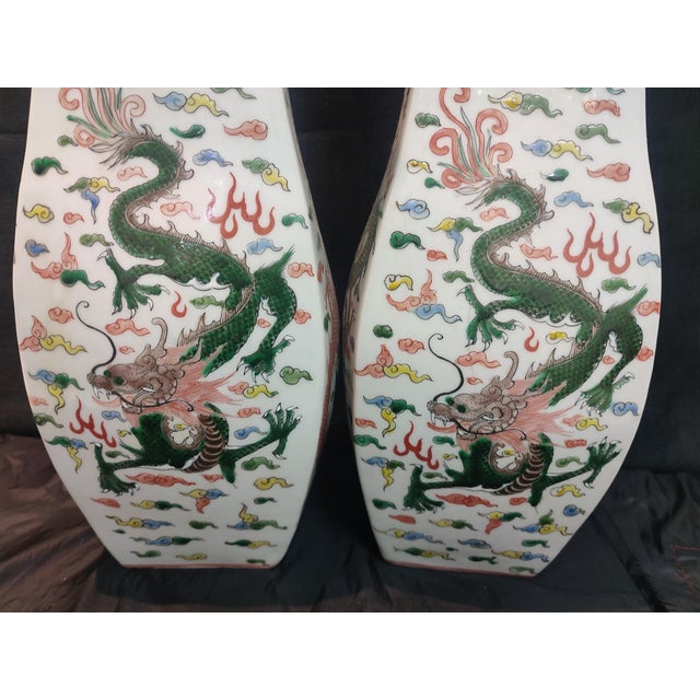 Ceramic A Pair of Chinese Ceramic Vase Qing Dynasty Kangxi Marked Famille Verte Porcelain Square Vase Hand Painted Cloud and Dragons Pattern For Sale - Image 7 of 10