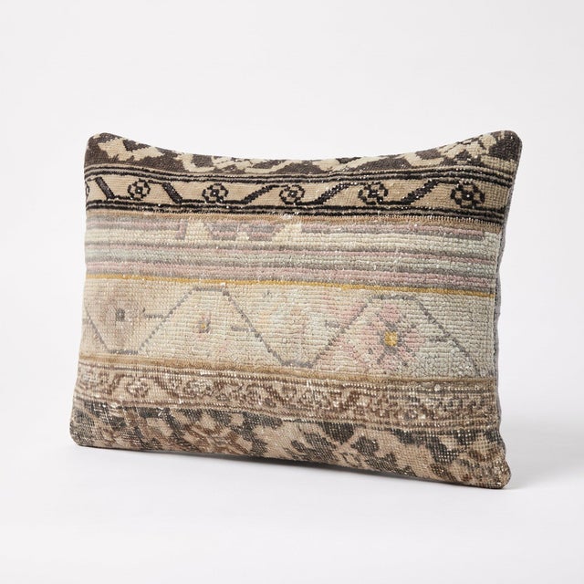 Mid-Century Modern Faded Oushak Rug Pillow Cover 16'' X 24'' For Sale - Image 3 of 4