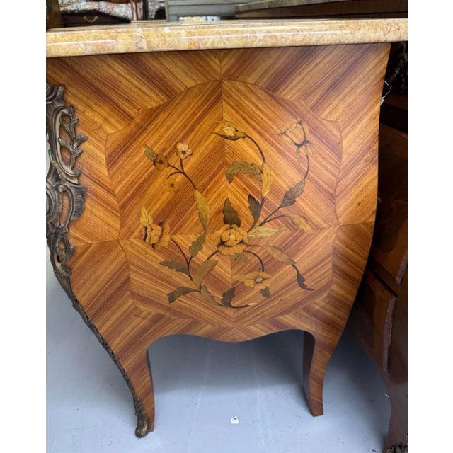 1930s 1930s French Marble Top Ormolu Inlaid Bombay Chest For Sale - Image 5 of 8