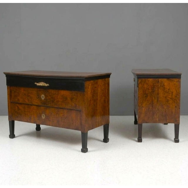 Directoire Chests of Drawers in Bolognesi Walnut, 1790, Set of 2 For Sale - Image 3 of 8
