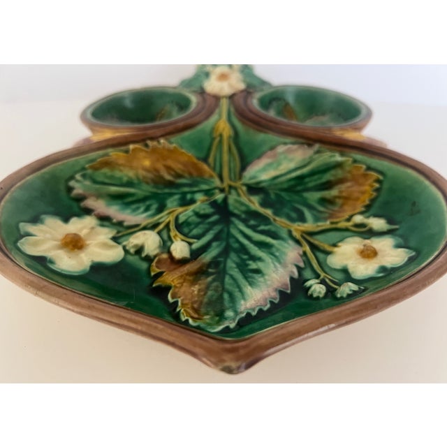 Green Mid-19th Century Wedgwood Strawberry Server, Hand-Painted Ceramic For Sale - Image 8 of 15