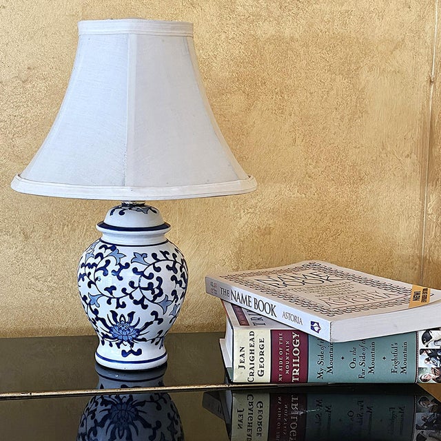 Vintage Blue & White Chinoiserie Ginger Jar Table Lamp – Porcelain Accent Lamp For Sale - Image 12 of 18