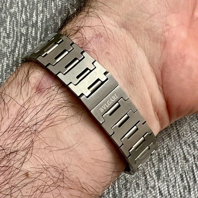 1990s 1990s Bvlgari Estate Sapphire Crystal Quartz Watch Stainless Steel 38 Mm For Sale - Image 5 of 5