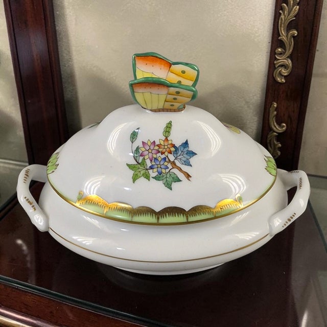 The Herend Queen Victoria Pattern Small Turin Butterfly Top Sugar Bowl Trinket Box is a beautiful and intricate piece made...