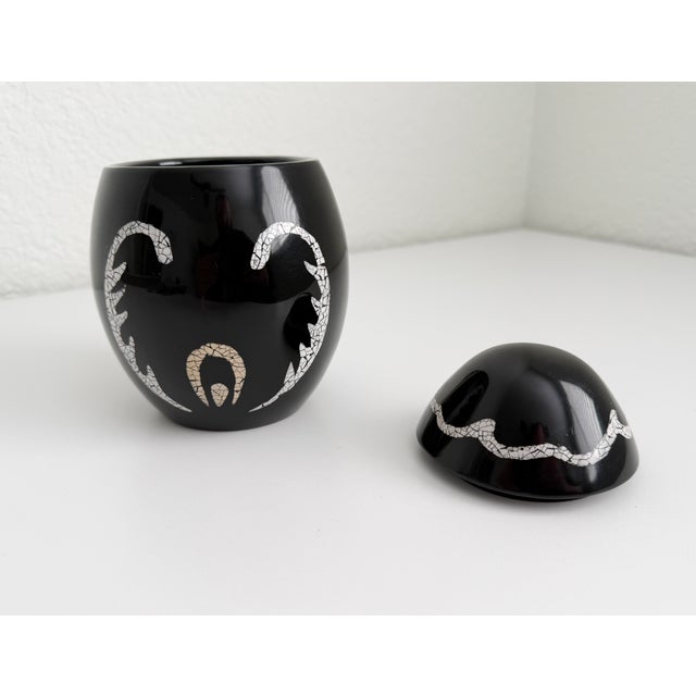 Late 20th Century Art Deco Jean Dunand Style Eggshell Lacquer Egg Canister Box For Sale In Sacramento - Image 6 of 10