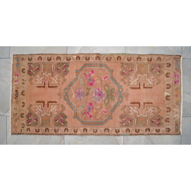 1960s Low Pile Hand Knotted Turkish Small Rug Faded Mat Accent Rug - 21'' X 45'' For Sale - Image 15 of 16