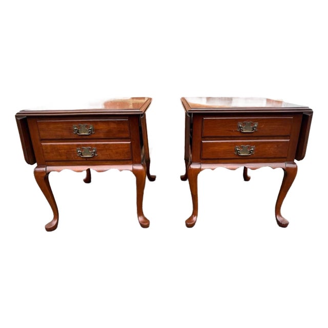 Mid 20th Century Pair of Queen Anne Style Drop Leaf Side Tables by Pennsylvanie House For Sale