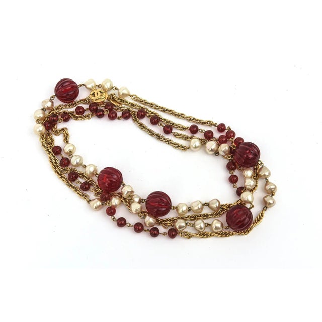 Metal Chanel 1984 Long Sautoir Wrap Necklace With Red Gripoix Glass, Faux Pearls and Gold Links For Sale - Image 7 of 12