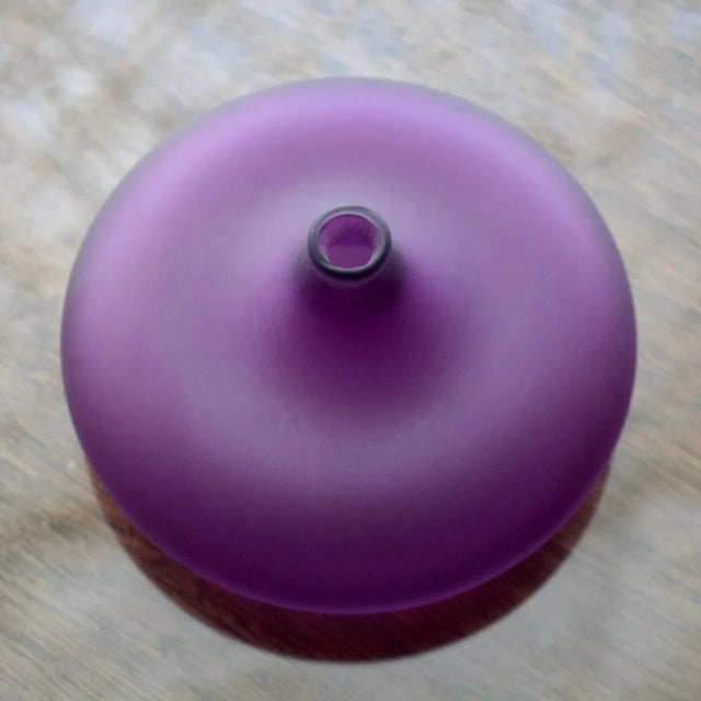 Nick Kekic Signed Purple Squat Bud Vase – Studio Art Glass, Vintage For Sale - Image 4 of 6