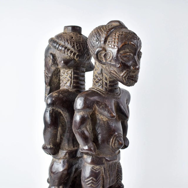 African Early 20th Century Bene Lulua Divination Double Figure on Custom Base For Sale - Image 3 of 17