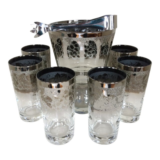 Mid-Century Modern Dorothy Thorpe Style Grape Pattern Silver Fade Ice Bucket WithTongs and Six 12 Oz. Tumblers - Set of 8 For Sale