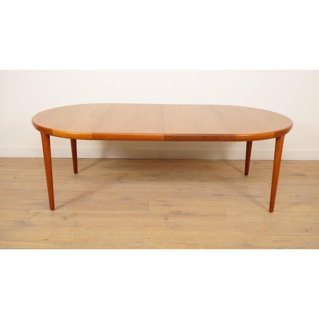 This versatile vintage dining table is ideal for those looking for flexibility and style. In its compact mode, you have an...