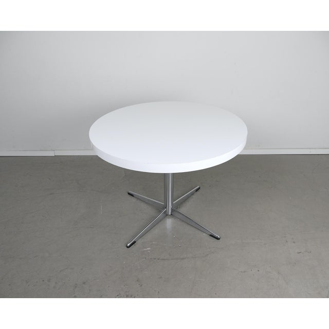 1970s White Round Side Table with Chrome-Plated Cross Base, Germany, 1970s For Sale - Image 5 of 10