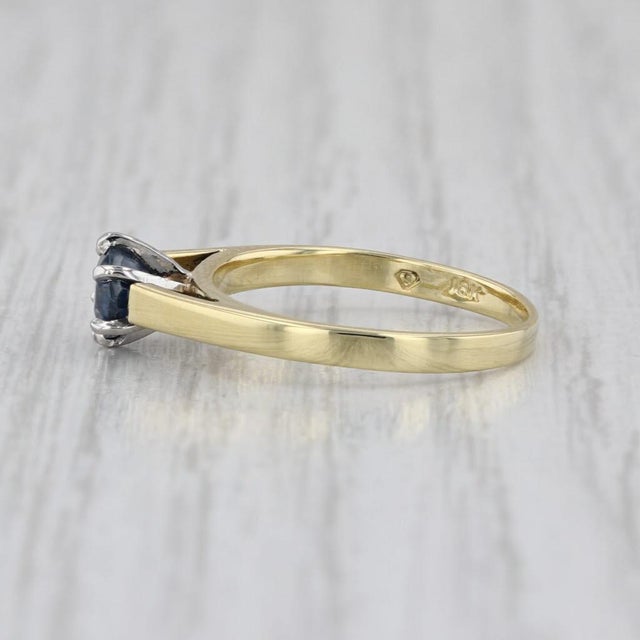 2010s 0.50ct Blue Sapphire Solitaire Ring 18k Yellow Gold Platinum Sz 5 Cathedral Band For Sale - Image 5 of 7