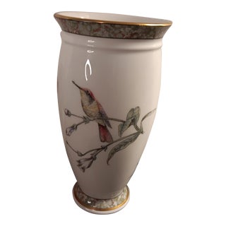 1970s Wedgwood Bone China Humming Birds Made in England Bud Vase For Sale