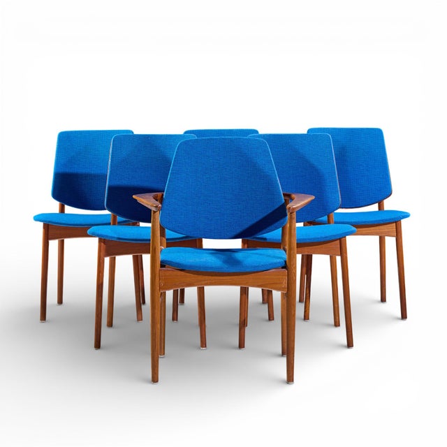 Arne Vodder for Bovirke Mid Century Danish Teak Dining Chairs - Set of 6 Each armless chair measures: 20 wide x 20 deep x...